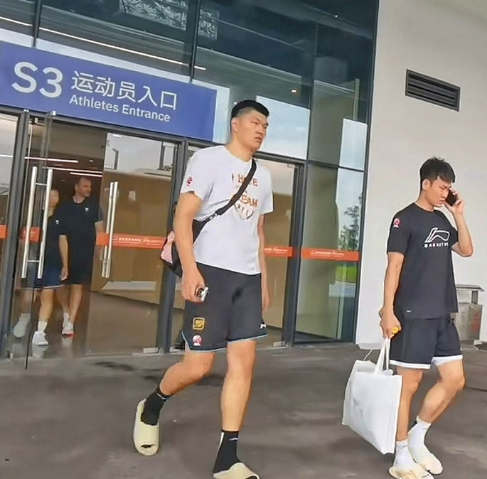 周二, 底的四川男 周二, 底的四川男