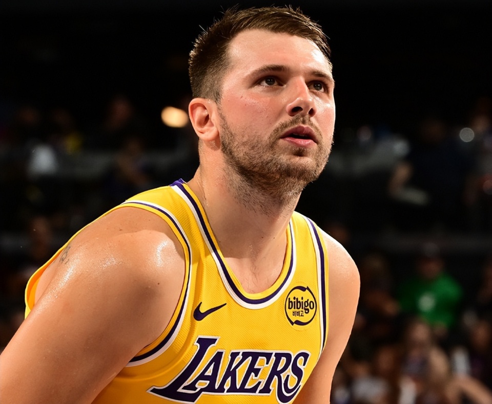 com, 篮板, 中绝平三分 com, 篮板, 中绝平三分