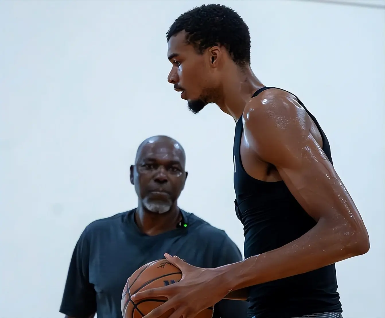 文班亚马两 文班亚马两